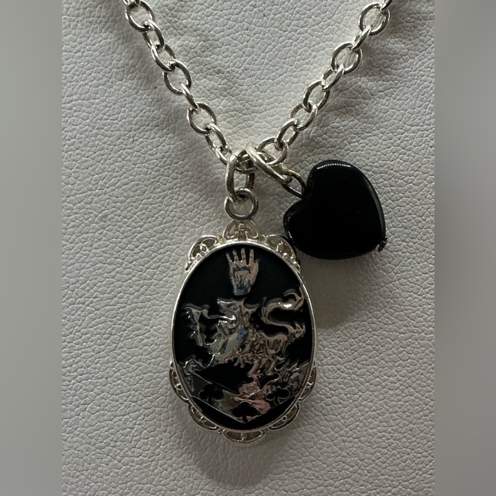 TWILIGHT NEW MOON SAGA SUMMIT ENTERTAINMENT CULLEN FAMILY CREST NECKLACE